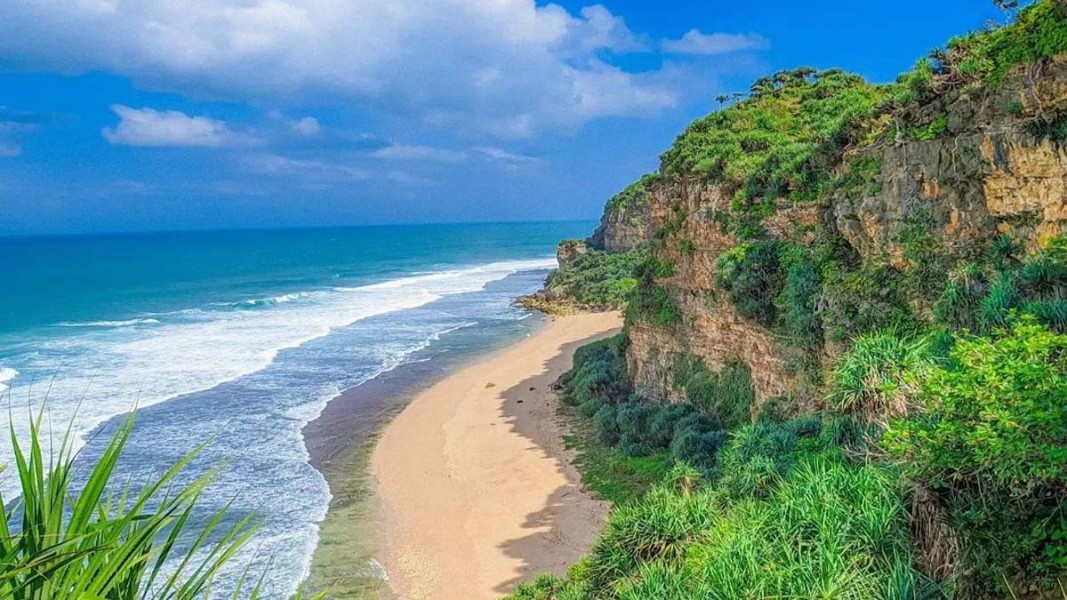 Menyusuri Pantai Tersembunyi Indah di Gunungkidul