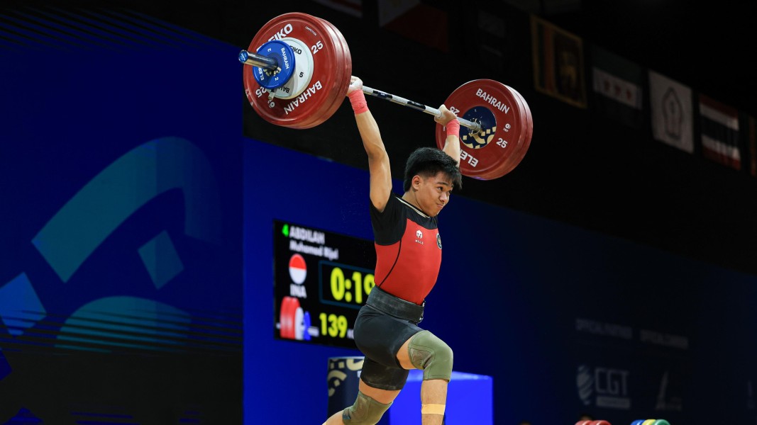 Rijal Sumbang Medali Emas Kedua Indonesia di Cabor Angkat Besi Asian Youth Games