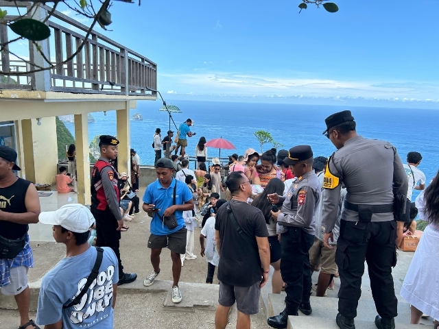 Kapolres Klungkung Beserta Kabag Binkar Biro SDM Polda Bali Tinjau Lahan Ketahanan Pangan di Banjarangkan