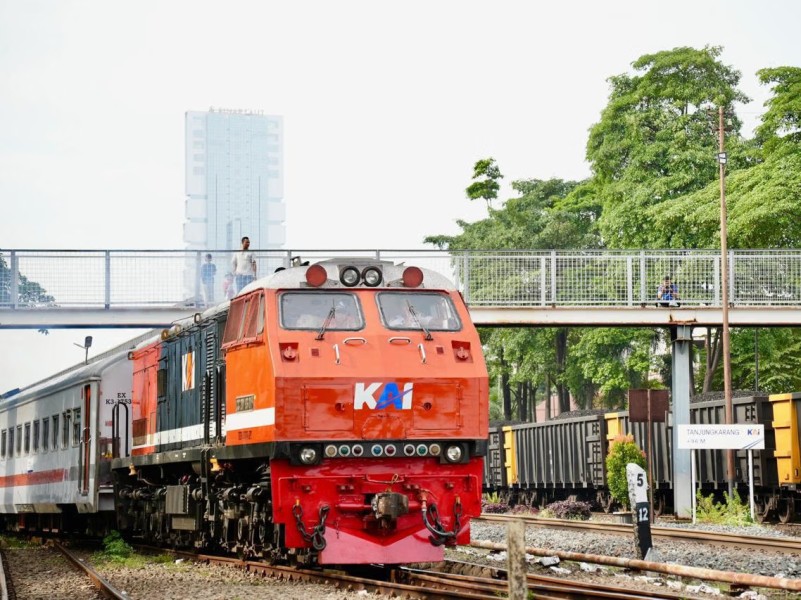 KAI Tanjungkarang Laporkan Warga Blokade Rel Demi Keselamatan Perjalanan Kereta Api