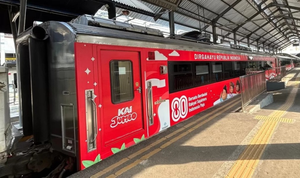 Kereta Api Merah Putih Sambut Liburan Kemerdekaan