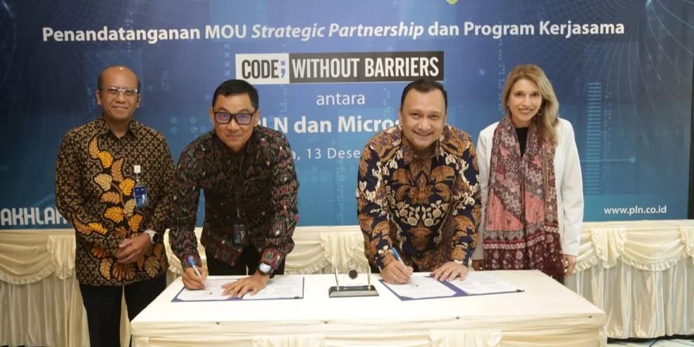 Microsoft Gandeng PLN Bangun Tenaga Surya 200MW untuk Data Center