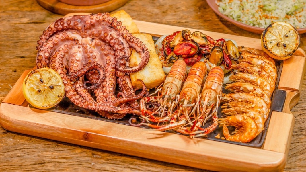 Pilihan 15 Tempat Seafood Favorit Wisatawan Bandung Patut Dikunjungi 2025