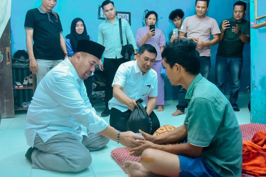 Pj Bupati dan Bupati Batubara Terpilih Kunjungi Korban Kebakaran di Tanjung Tiram