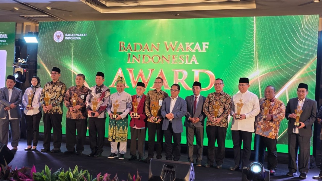 Perkuat Komitmen Sinergi Wakaf Uang, BSI Raih Penghargaan Mitra Strategis BWI Tahun 2025
