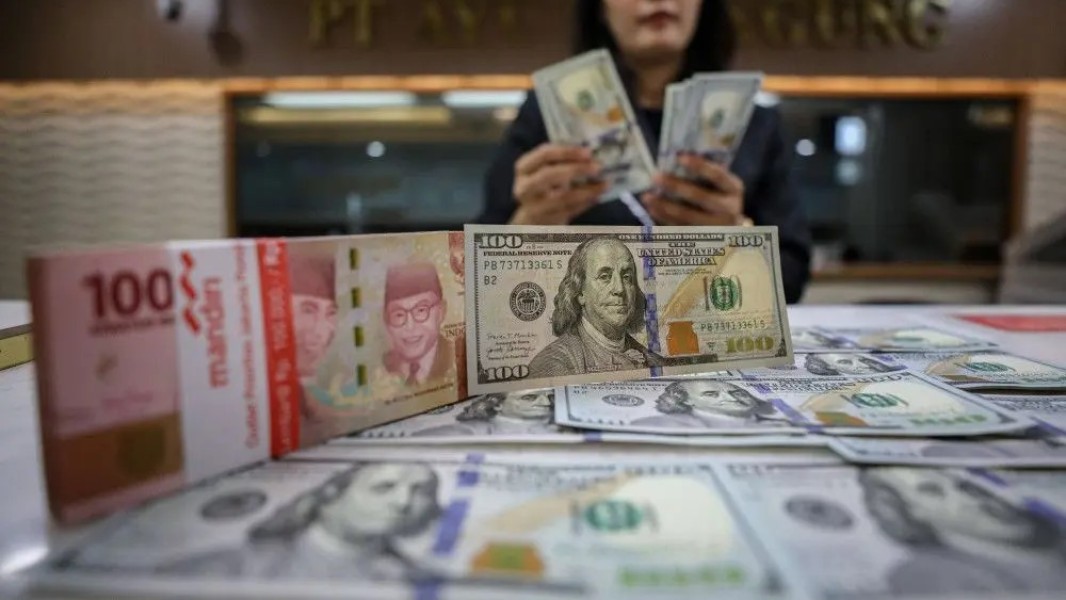 Rupiah Melemah 42 Poin Jadi Rp16.829 per Dolar AS, Investor Diminta Waspada Fluktuasi Pasar Global