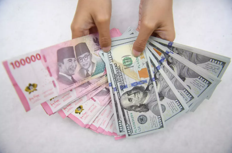 Kurs Dollar Rupiah Melemah, Nasabah BCA Valas Harus Cermat Pantau Kurs