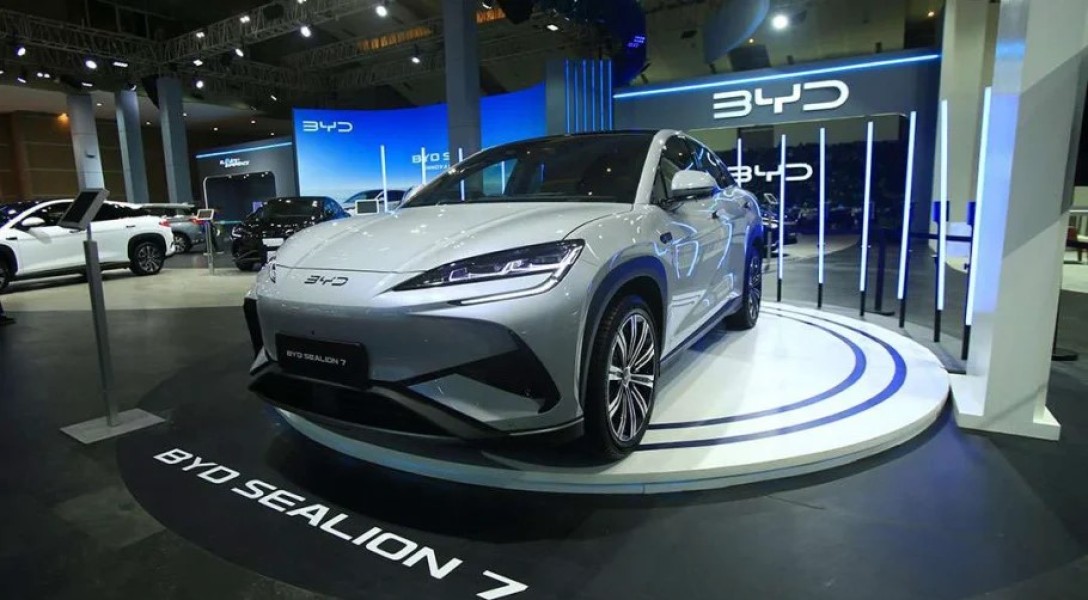 Berikut Daftar Harga Mobil Listrik Oktober 2025 Sebelum Naik 2026