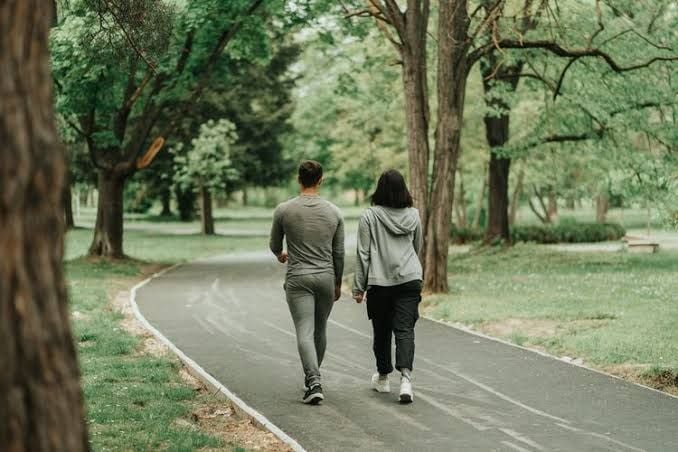 15 Menit Jalan Kaki Setelah Makan, Rahasia Jaga Kesehatan Tubuh Optimal