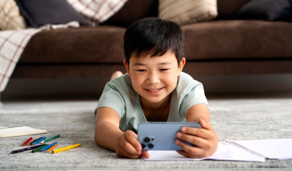 Cara Efektif dan Sehat Membatasi Anak Bermain Gadget