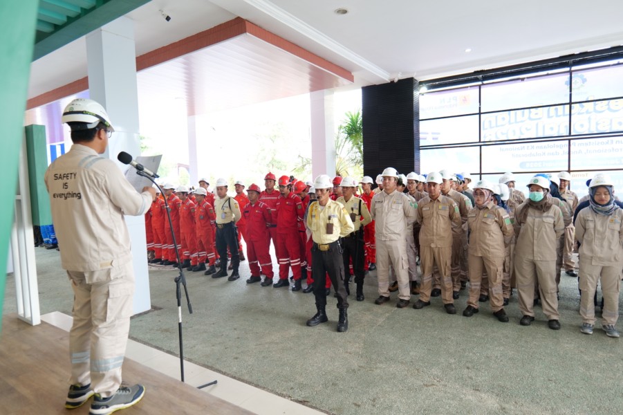 PLN IP UBP Jeranjang melaksanakan apel bersama sebagai pembuka Bulan K3 Nasional 2026 dalam rangka menciptakan budaya kerja selamat dan sehat