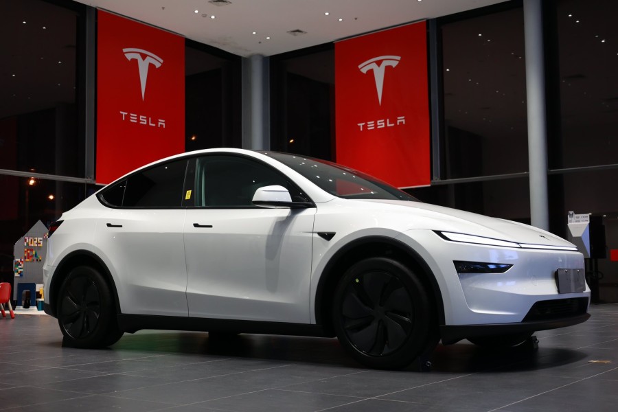 Model Y Jadi Senjata Tesla Bangkit di Otomotif China