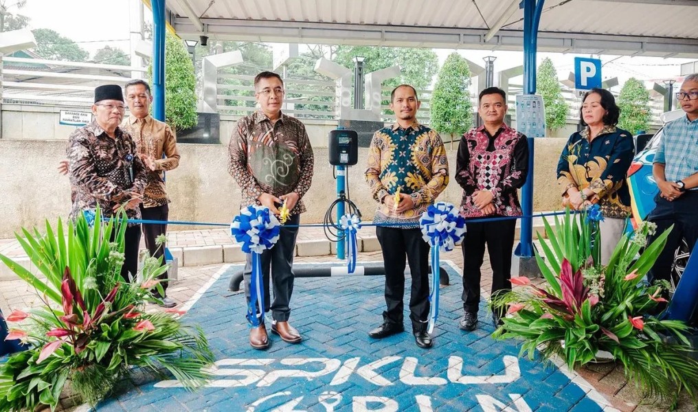 PLN Resmikan SPKLU Perdana Universitas Terbuka Dukung Transisi Energi