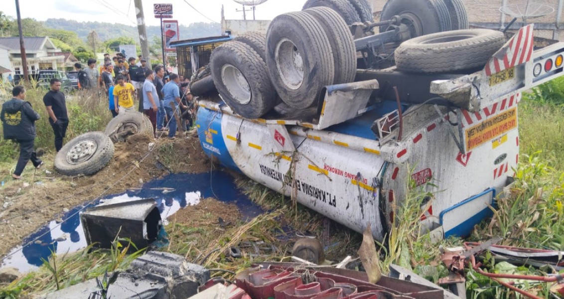 BBM Tetap Aman Meski Truk Terbalik di Sumbul