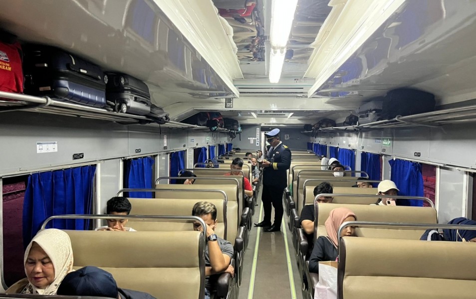 Tips Agar Perjalanan Jauh dengan Kereta Api Tetap Seru dan Menyenangkan