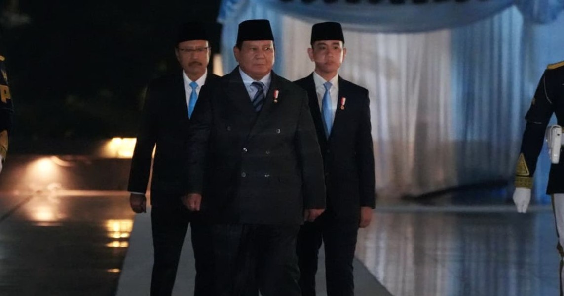 Gibran Dampingi Presiden Prabowo Saat Upacara Memperingati Hari Pahlawan Indonesia
