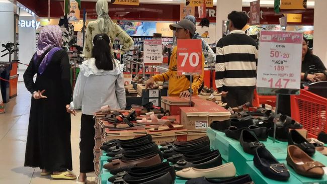 Berburu Diskon Sepatu dan Sandal untuk Lebaran? Simak Promo Besar-Besaran di Transmart!