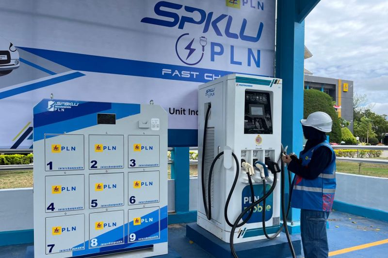 Menteri ESDM: Penggunaan Mobil Listrik di Kalimantan Meningkat 650 Persen, PLN Siapkan SPKLU di Seluruh Pulau