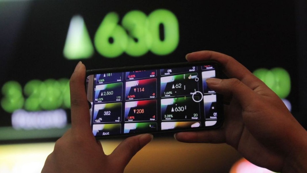 IHSG Mendekati 7.000, Saham ANTM, PTRO, dan BMRI Jadi Sorotan