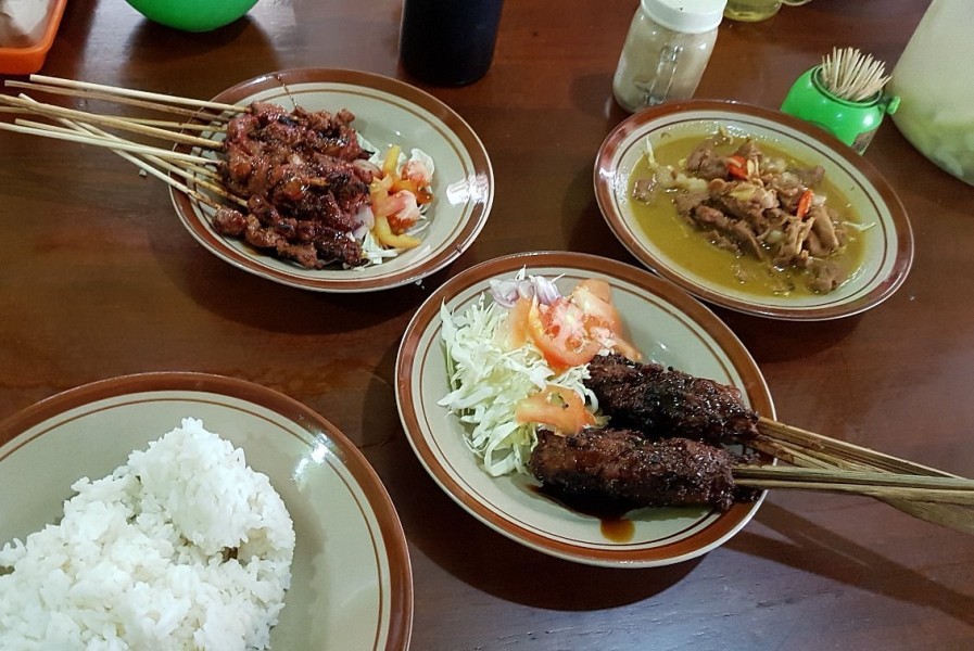 Rekomendasi14 Kuliner Pasar Jebres Solo untuk Wisata Rasa 2025