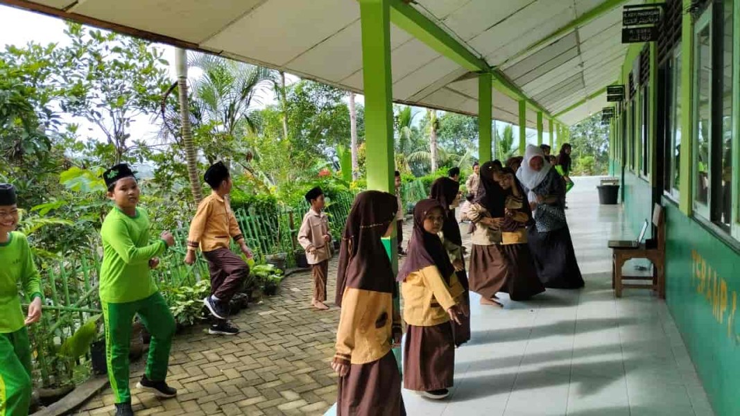 MIN 3 Kulon Progo Gelar Senam Pagi untuk Meningkatkan Kesehatan dan Kebugaran Siswa