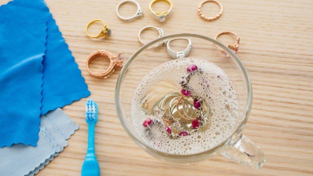Cara Ampuh Bersihkan Emas Menghitam Agar Berkilau