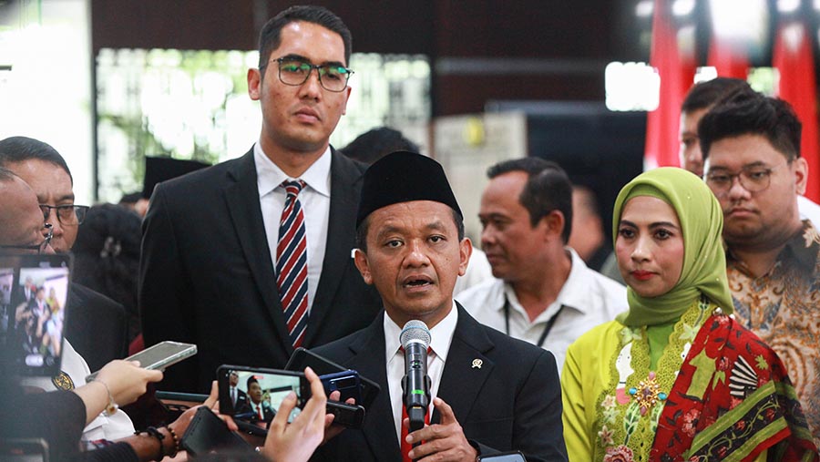 Terkuak Alasan Bahlil Lahadalia Bekukan Izin Ekspor Listrik Bersih ke Singapura