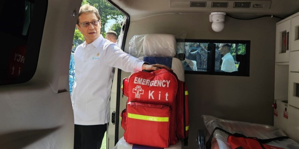 Kemenkes Salurkan Bantuan 31 Ambulans dan Alkes Swasta untuk Sumatera
