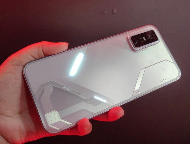 Infinix GT 30: Gaming Kencang, Desain Futuristik