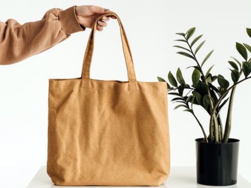 Tote Bag Adalah adalah Aksesori Fashion yang Multifungsi dan Tahan Lama
