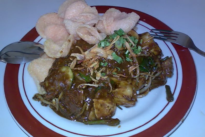 Rekomendasi Tempat Makan Rujak Cingur Legendaris yang ada di Surabaya