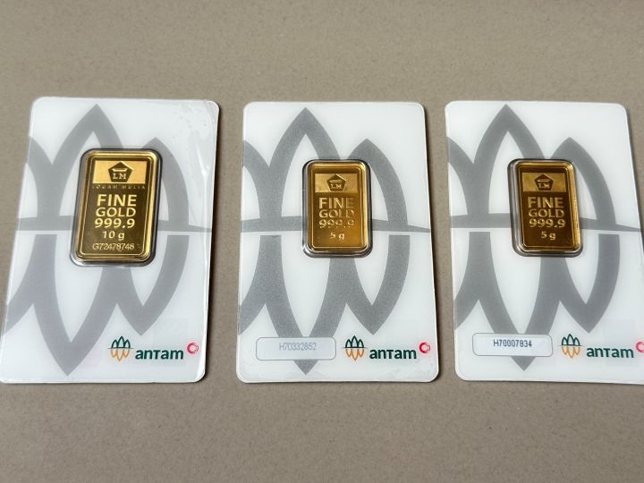 Harga Emas Antam Turun Jadi Rp1,894 Juta per Gram