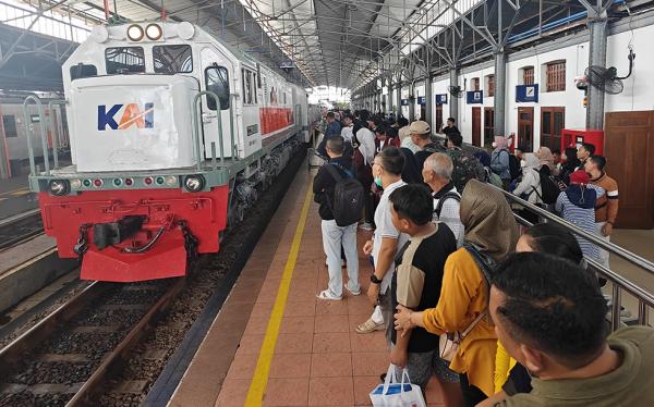 KAI Berikan Diskon Tiket Kereta Api 10 Persen untuk Dukung dan Meriahkan Semarang Night Carnival 2025