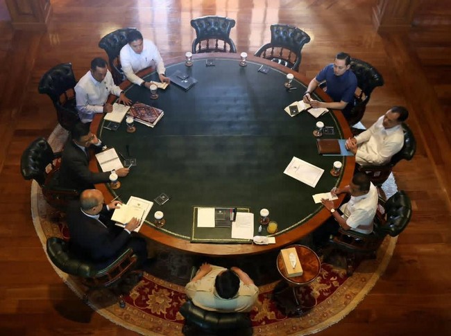 Prabowo Pimpin Ratas Hambalang Bahas Kampung Haji dan Percepatan Pemulihan Sumatra