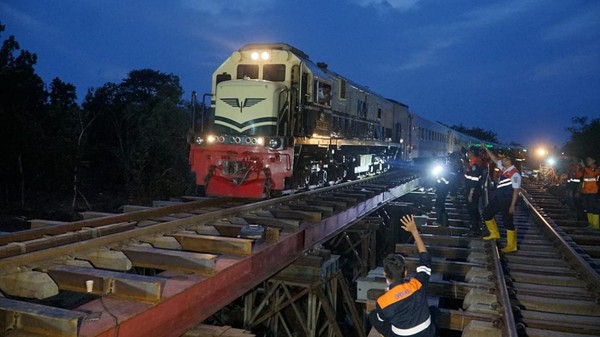 Pulih 100%: Jalur Kereta Api Grobogan Kembali Beroperasi Setelah Banjir Besar