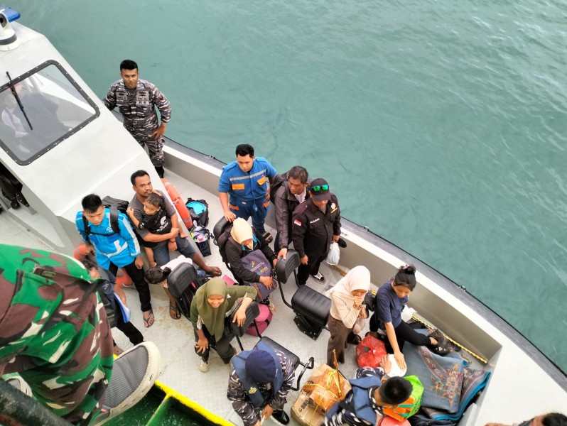 Lanal Bengkulu Kerahkan Rigid Buoyancy Boat Atasi Krisis Transportasi ke Pulau Enggano