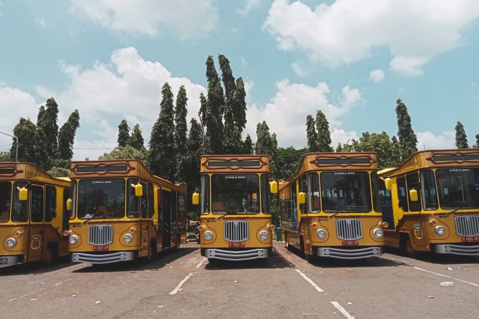 Si Mas Ganteng, Bus Sekolah Viral Tuban