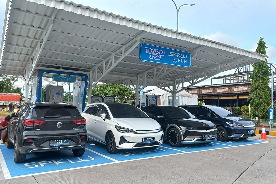 Lonjakan Mobil Listrik Tekan Konsumsi BBM Selama Mudik Lebaran 2025