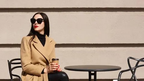 Rahasia Menjadi Perempuan Berkelas dan Anggun Tanpa Harus Tampil Mewah