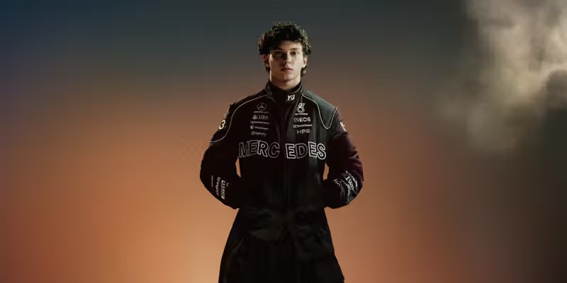 Mercedes Gandeng Yohji Yamamoto Luncurkan Seragam Balap GP Jepang Ikonik Baru