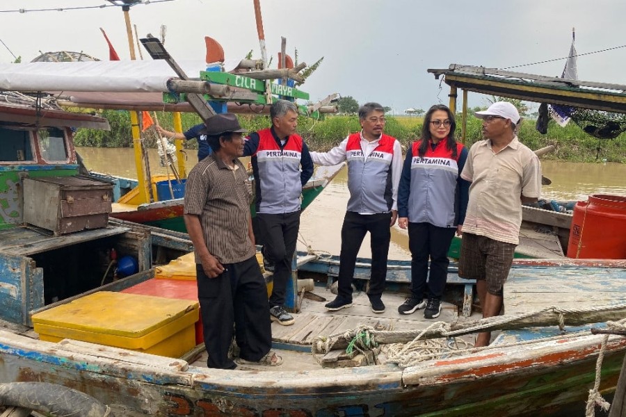 Nelayan Desa Muara Kini Nikmati Lampu Surya Pertamina NRE