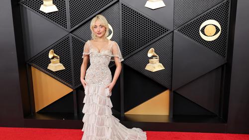 Pesona Sabrina Carpenter di Karpet Merah Grammy Awards 2026 Dengan Gaun Boho