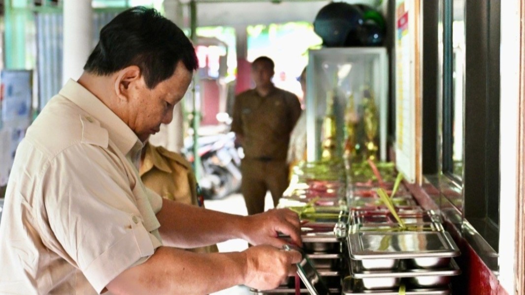 Presiden Prabowo Instruksikan Penguatan Standar Kebersihan Dapur Makan Bergizi Gratis