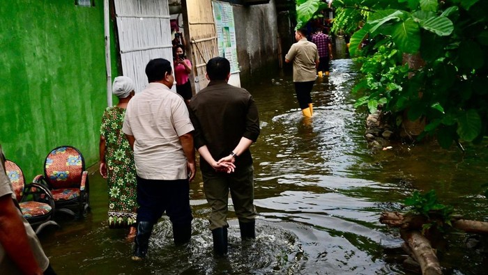 Prabowo Tinjau Banjir di Bekasi: Perhatian Presiden Terhadap Korban Banjir