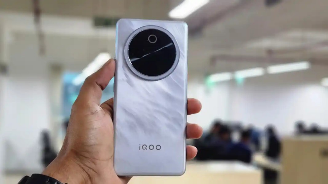 iQOO Z10 Tawarkan Smartphone Tipis Dengan Baterai Besar