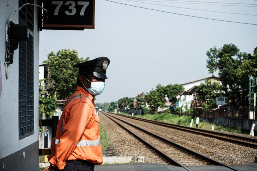 36 Petugas Penjaga Perlintasan Kereta Api di Probolinggo Kini Terlindungi BPJS Ketenagakerjaan