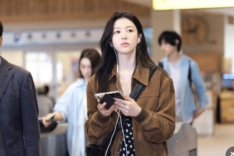 Inspirasi Gaya Musim Dingin Go Youn Jung Lewat Serial Can This Love Be Translated