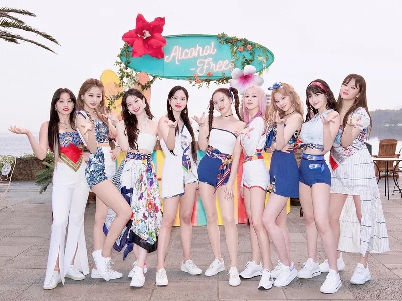 TWICE Mantapkan Karier Global Lewat Album dan Tur Dunia
