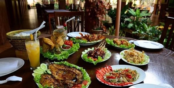 3 Tempat Makan Keluarga di Bandung Paling Direkomendasikan