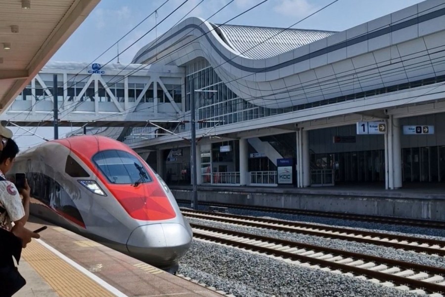 Tips Naik Transportasi Umum ke Stasiun Whoosh Halim Praktis dan Mudah